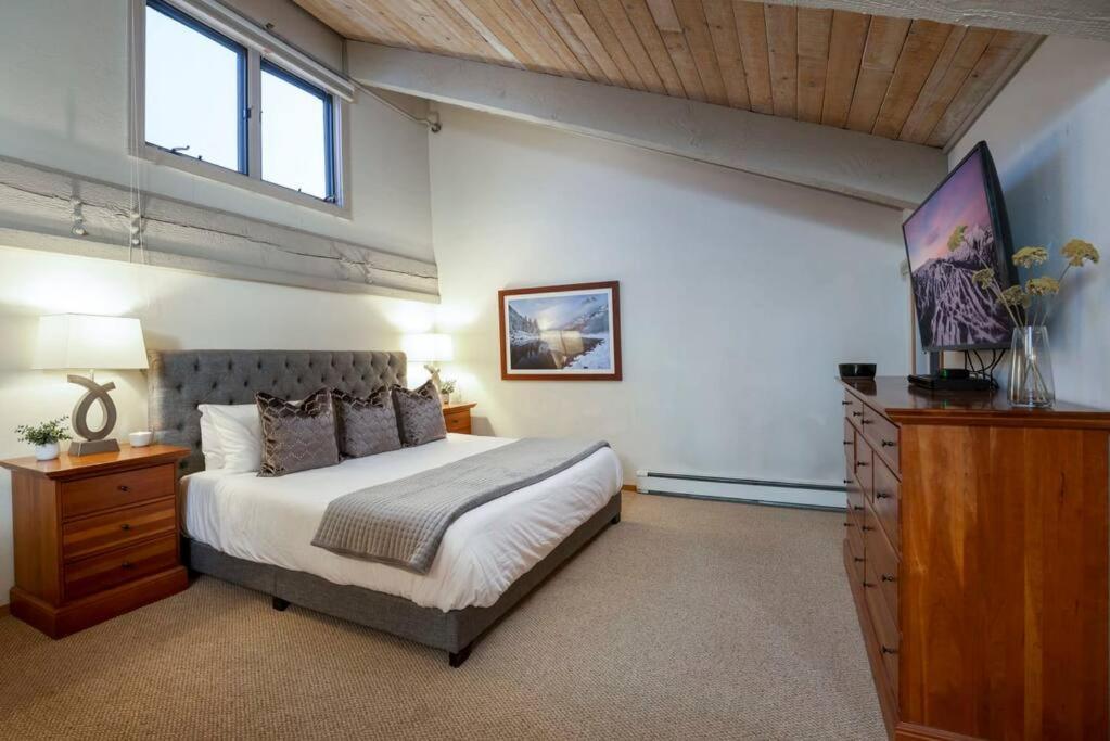 Updated 3 Bedroom 2 Ba With Pool & Hot Tub - Stunning Mountain Views! Snowmass Village Exteriör bild